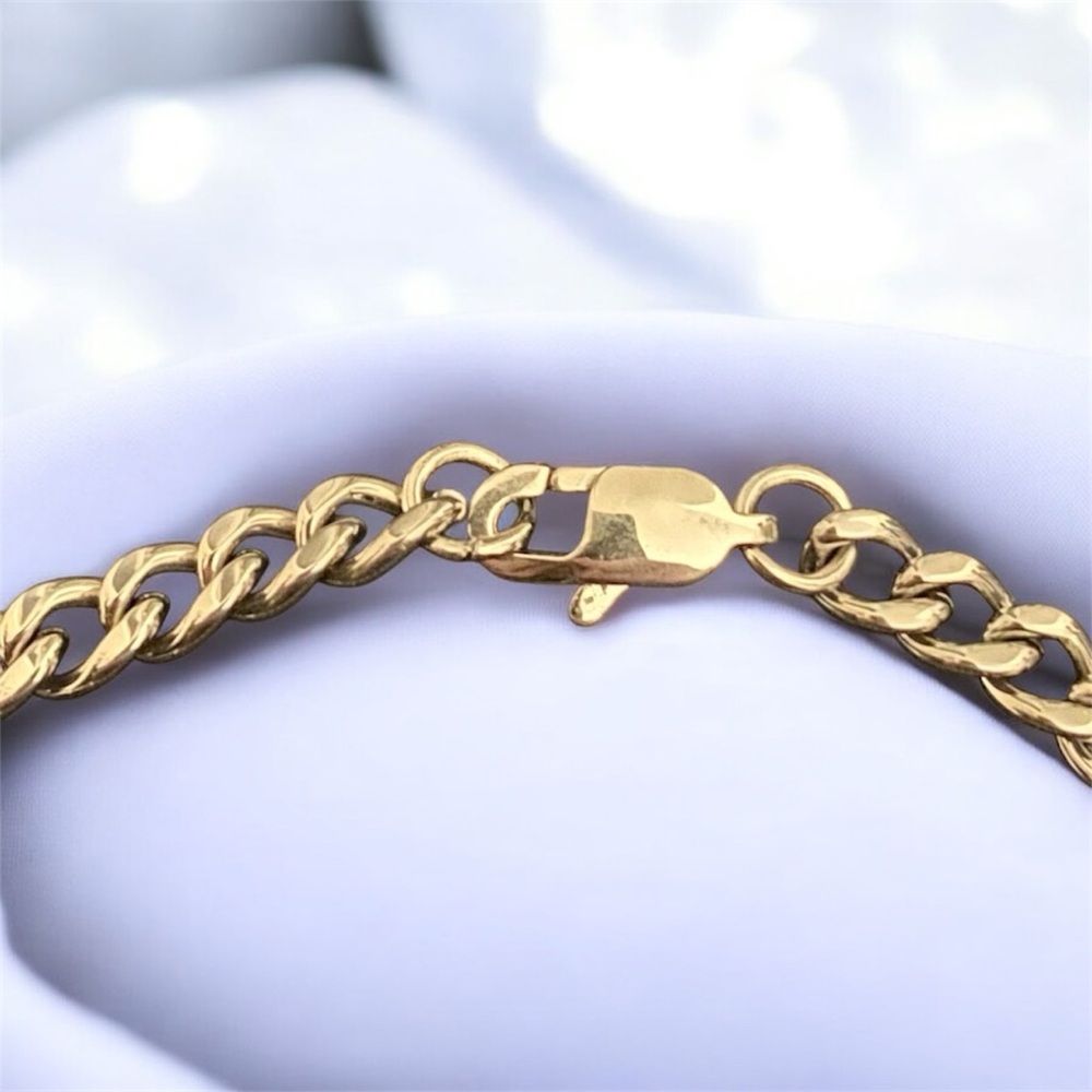 Cuban link Stainless Steel 8 inches long and 5mm width bracelet - Silver - Picture 6 of 6